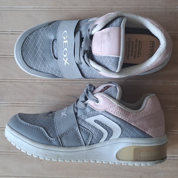 Geox Respira XLED Light-Up Breathable Comfort Support Girl Sneakers - Picture 1 of 12
